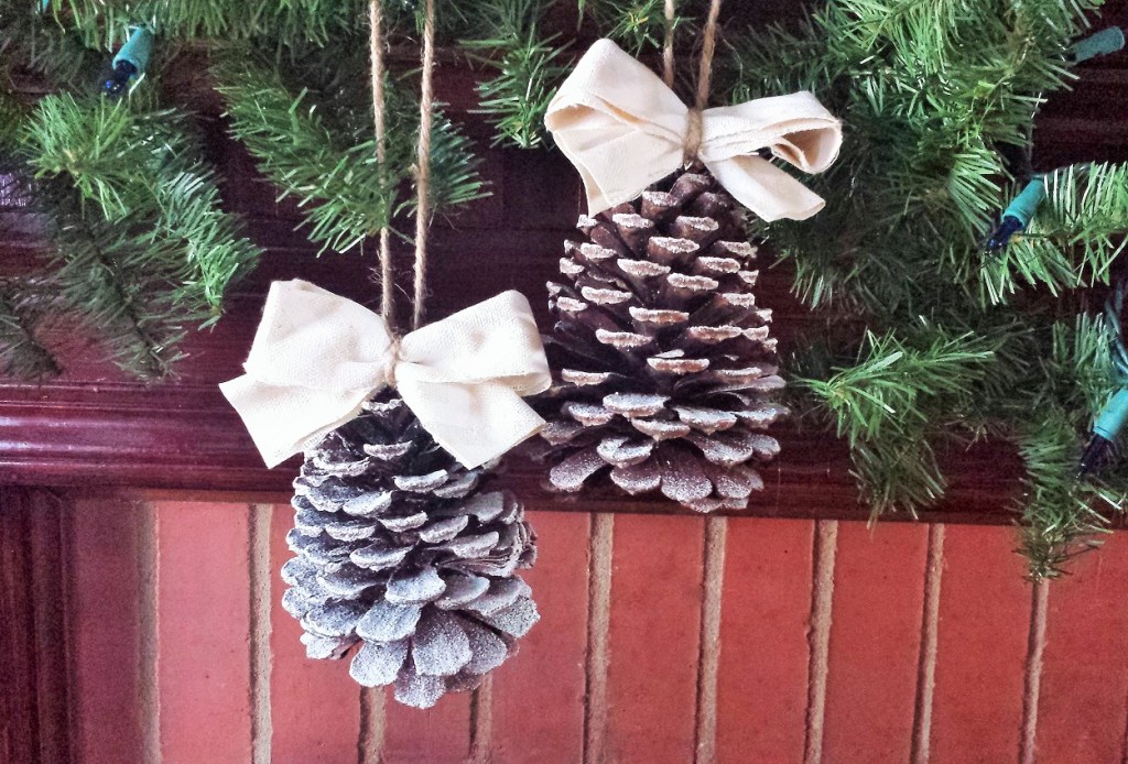 DIY Pine Cone&nbsp;Ornaments