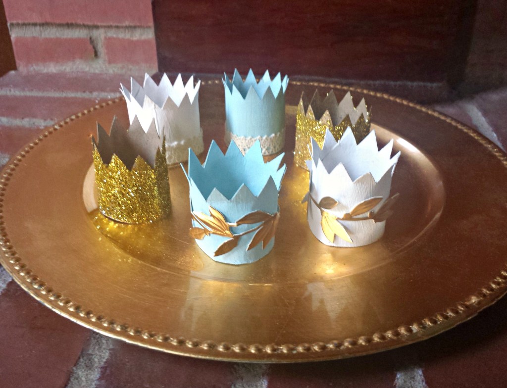 Toilet Paper Roll&nbsp;Crowns