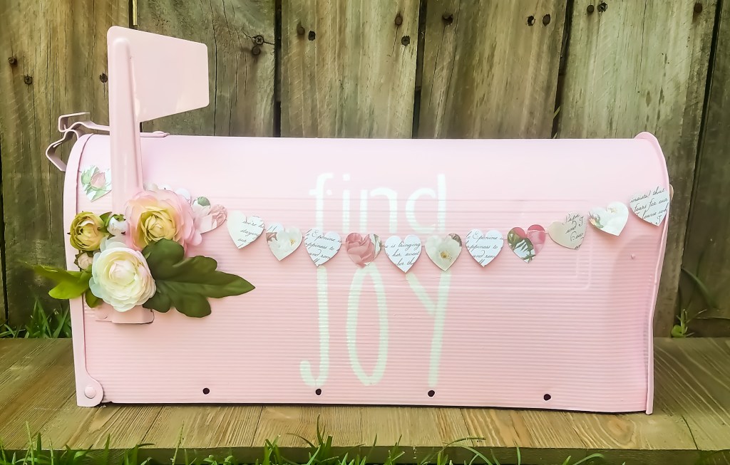 Friday Favorites: Reuse an Old&nbsp;Mailbox